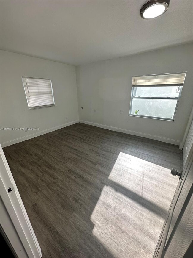 Foto del edificio - 2111 SW 14th Terrace