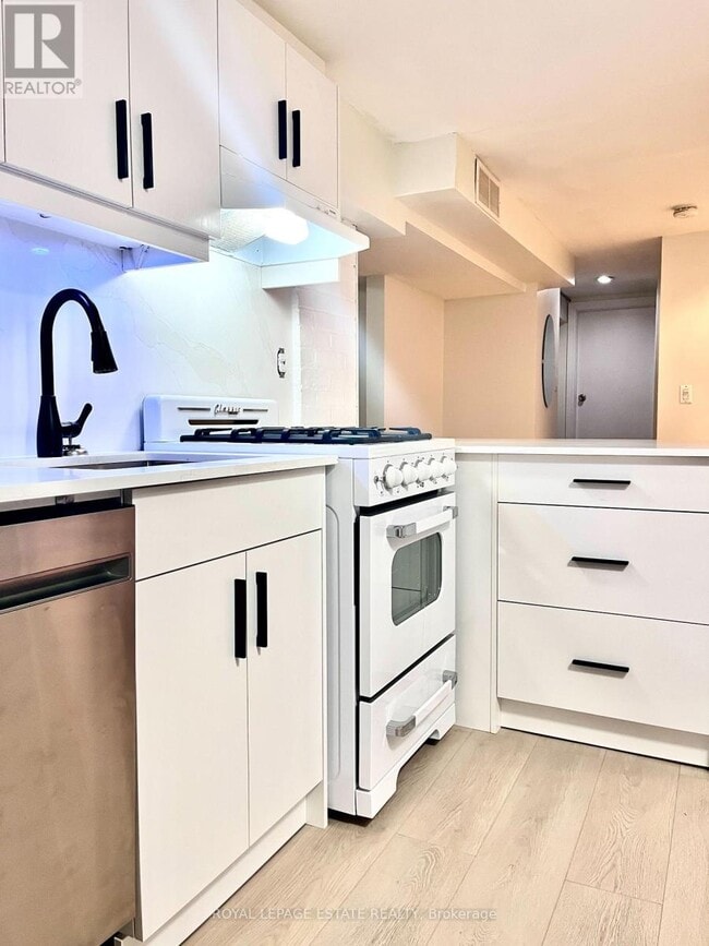 Building Photo - 5 Edgewood Gardens