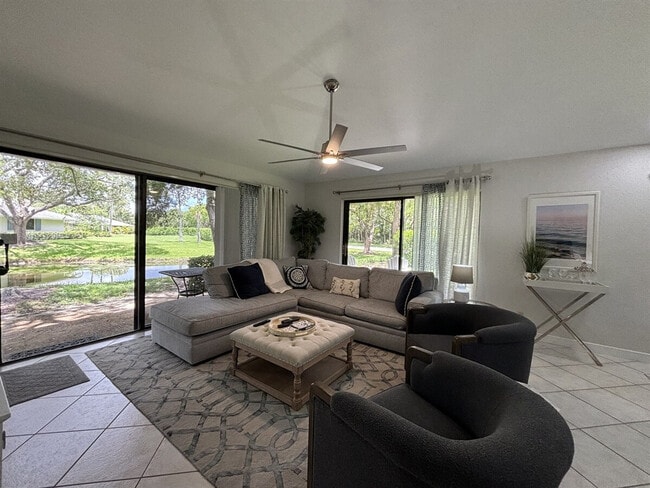 Building Photo - 216 Club Dr