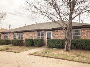 Building Photo - 2121 S Loop 289