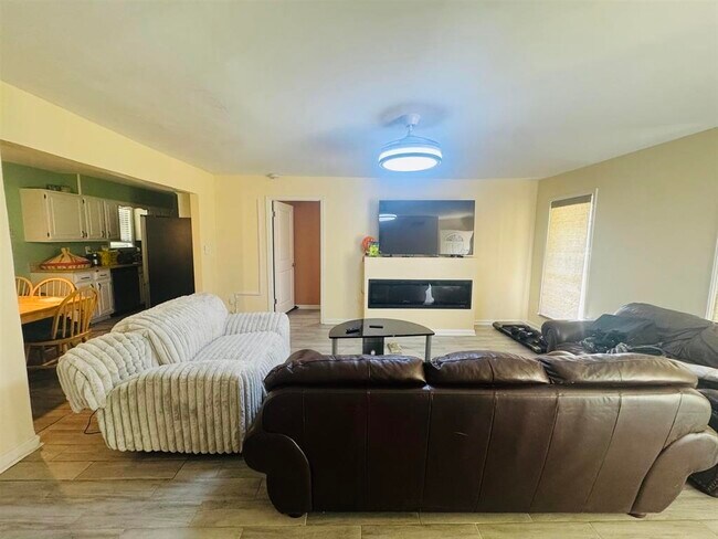 Foto del edificio - 6615 Hartford Dr