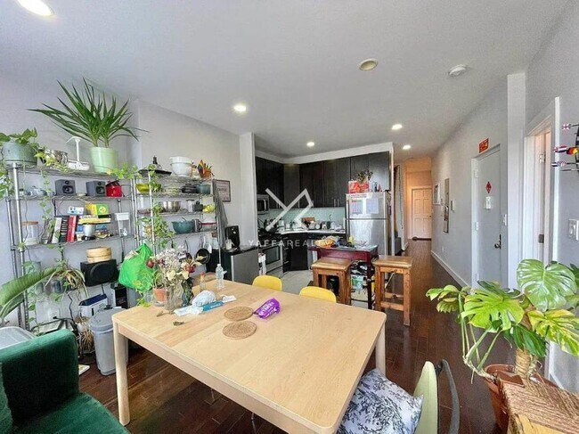 Foto del edificio - 3 bedroom in BROOKLYN NY 11221