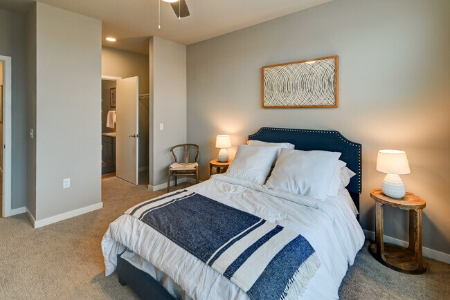 Foto del edificio - The Crest Luxury Apartments