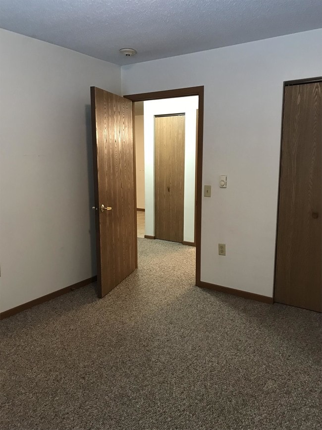 Building Photo - 1321 1st St NE