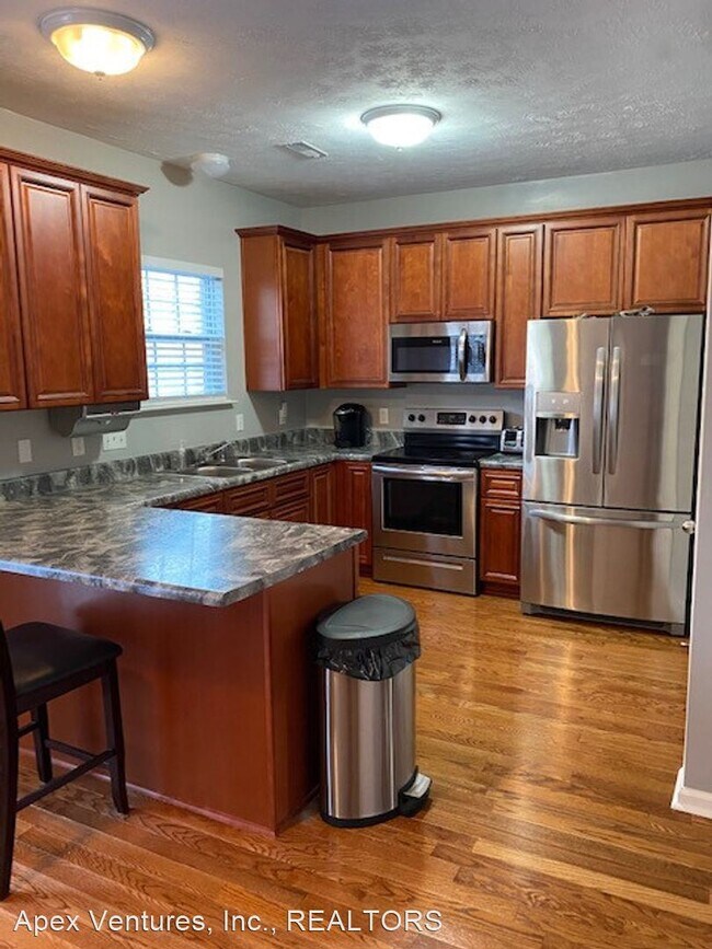 Foto del edificio - 743 Spence Enclave Ln