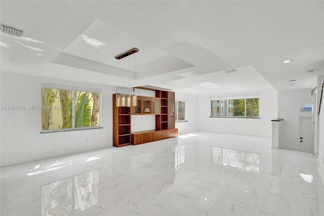 Foto del edificio - 10065 Bay Harbor Terrace