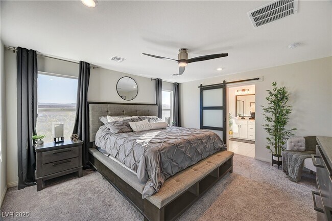 Foto del edificio - 4977 Birchland Mnr Ave