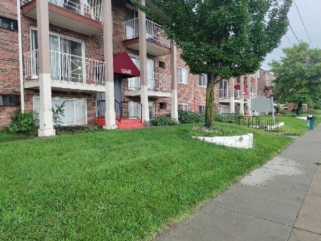 Foto del edificio - 13430 Euclid Ave