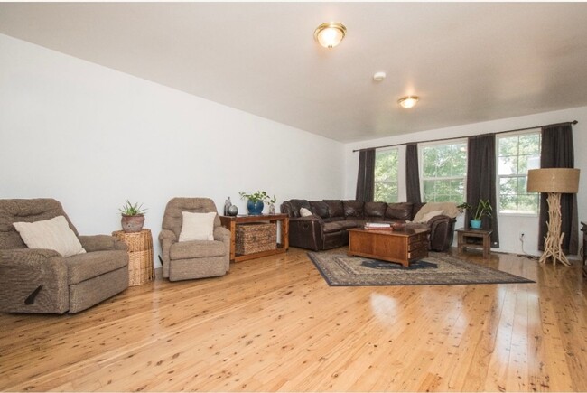 Building Photo - RARE Furnished Rental on Jackson Lake!