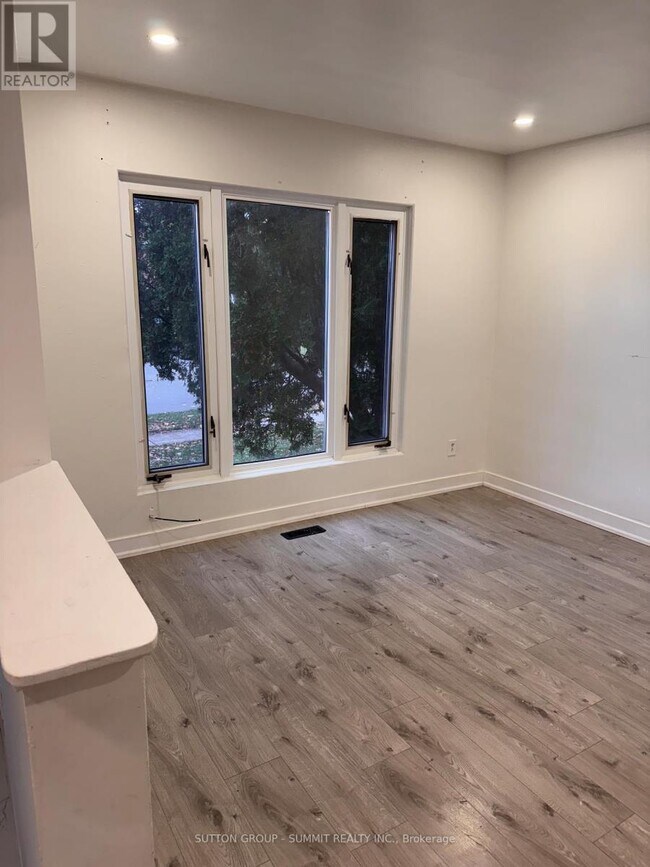 Building Photo - 1379 Freeport Dr