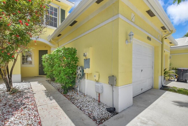 Building Photo - 4960 Southard St
