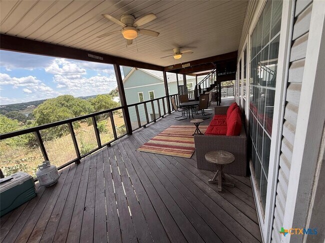 Foto del edificio - 1832 Canyon Lake Dr