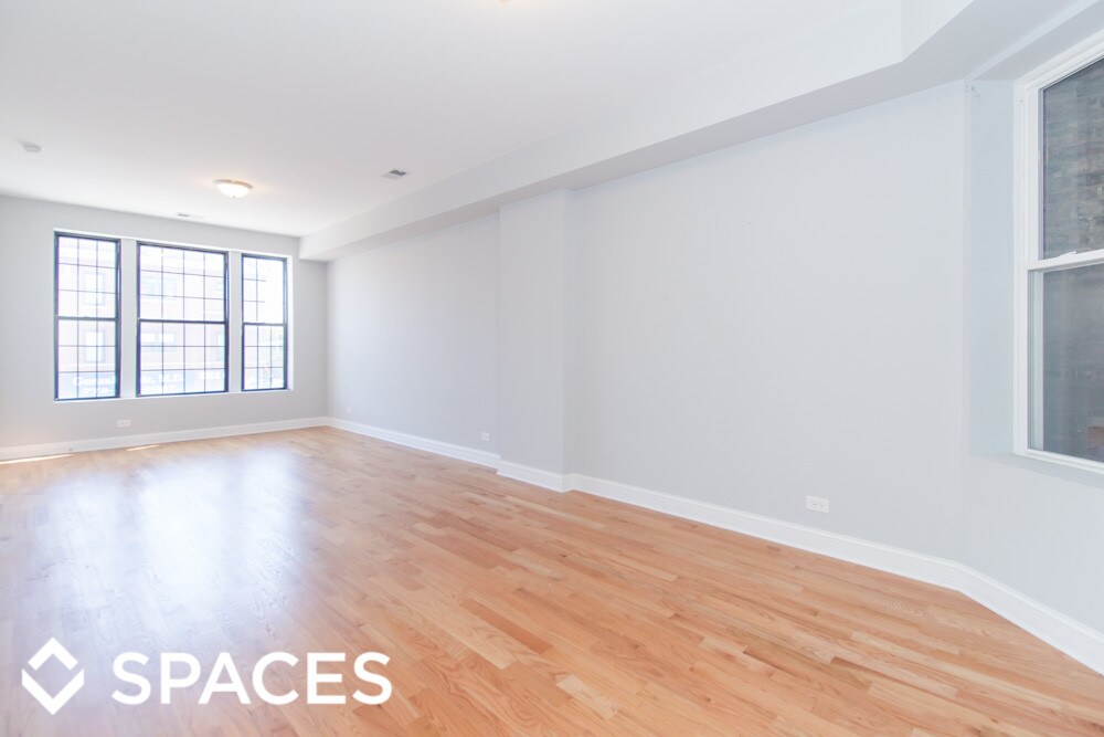 Foto principal - 2756 W Fullerton Ave