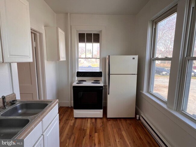 Foto del edificio - 24 W Cecil St