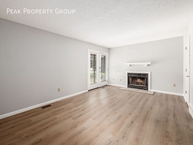 Building Photo - 3180 Griggsview Ct