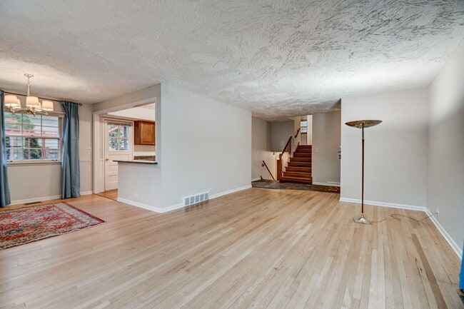 Building Photo - 1326 Meadow Ln