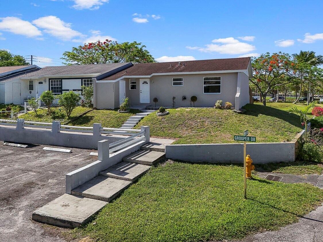 Primary Photo - 20875 Grouper Dr