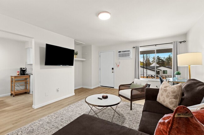 Building Photo - 22 2nd St