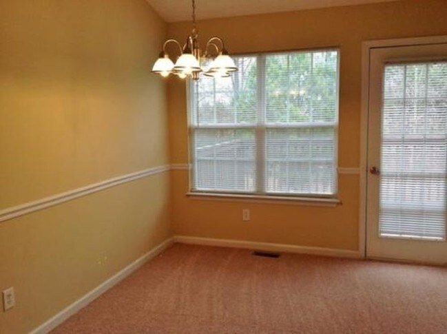 Foto del edificio - 7225 Cedar Forest Dr