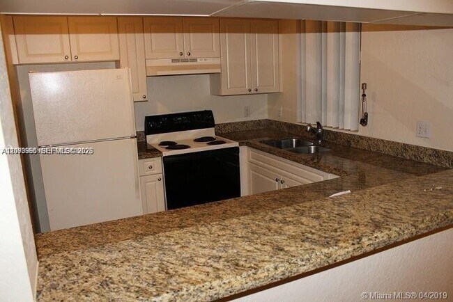 Foto del edificio - 6792 W Sample Rd