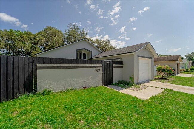 Foto del edificio - 9785 Piney Point Cir