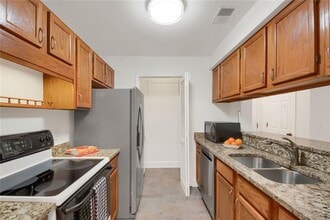 Building Photo - 501 Barrington Hills Dr
