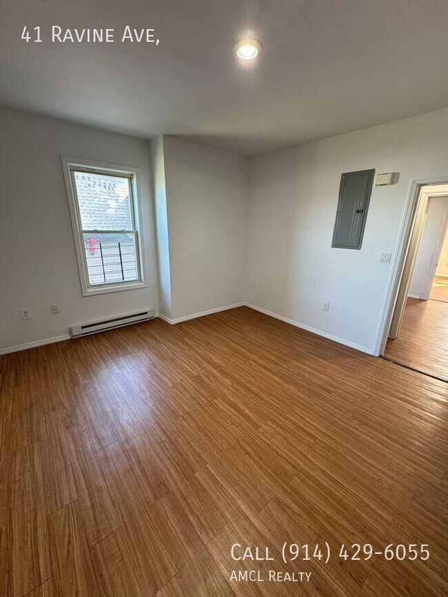 Building Photo - 41 Ravine Ave