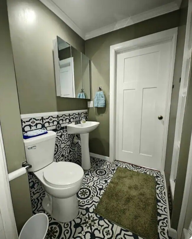 Main level bathroom - 10426 Vistula Rd