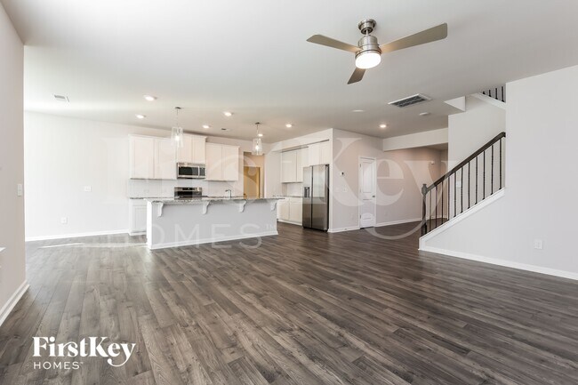 Foto del edificio - 566 Hillpark Ln