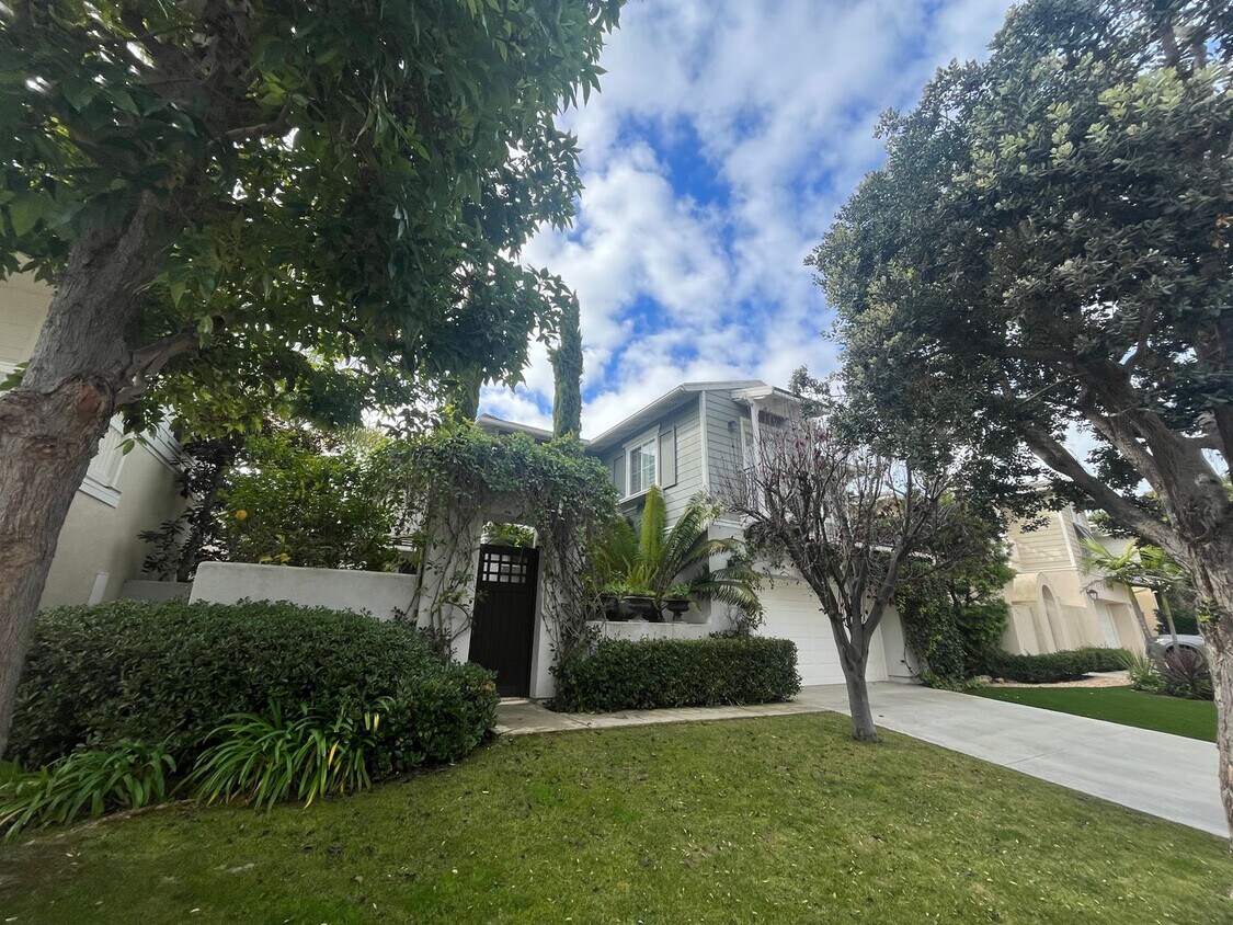 Primary Photo - Beautiful 3BD 2.5BA House located in Torre...