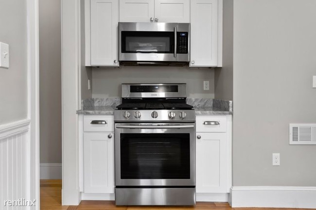 Foto del edificio - 3 br, 1 bath Apartment - 9 Althea St 3 Unit 3