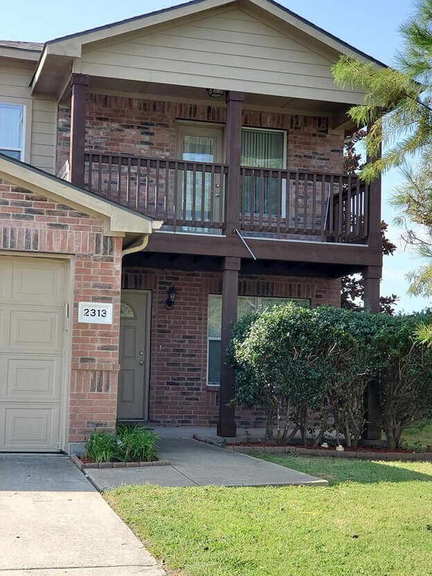 Foto del edificio - 2313 Emerald Ln