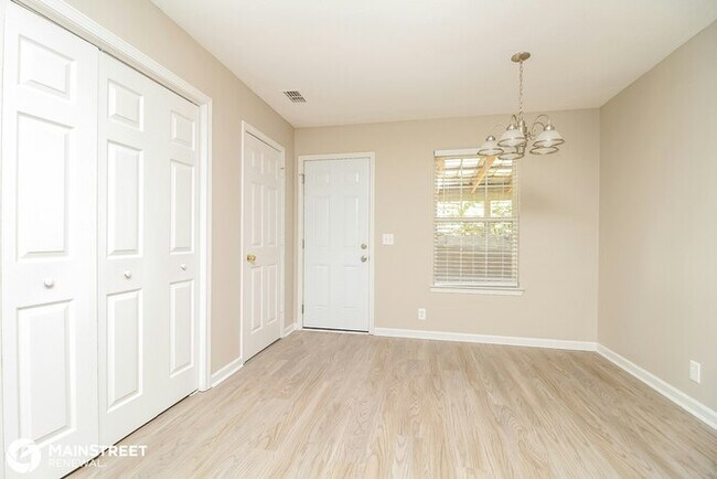 Building Photo - 906 Tom Hailey Blvd