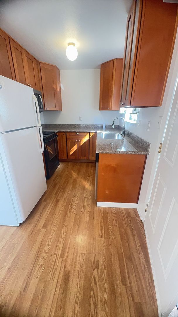 Building Photo - Experience the joy of lakeside living!