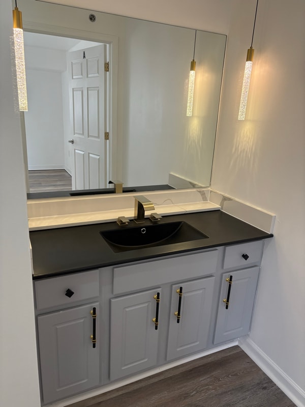 Building Photo - 150 N Main St