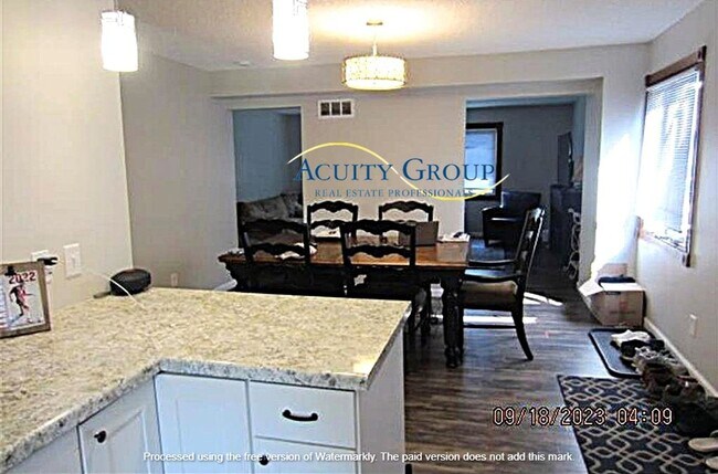 Foto del edificio - 4 Bedroom, 2,5 bath Duplex