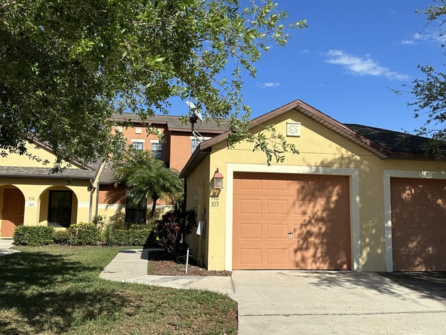 Building Photo - 910 Luminary Cir