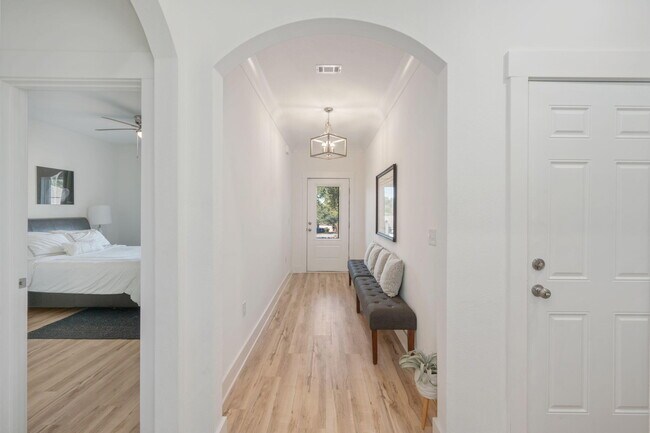 Foto del edificio - 667 Red Fern Rd