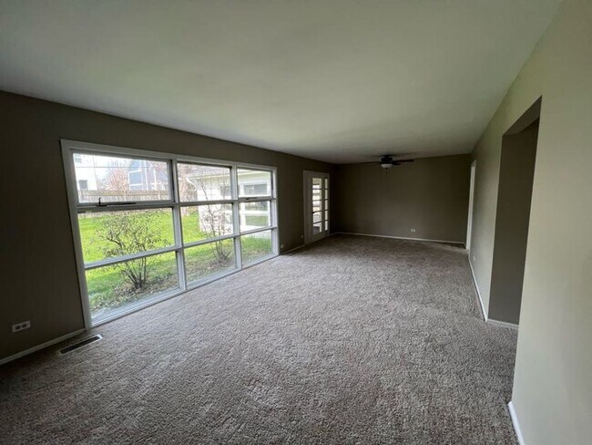 Foto del edificio - 3 Bedroom Home in Wheaton