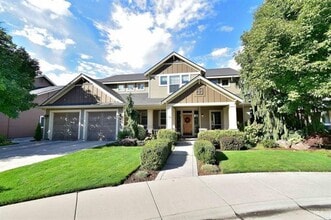 Building Photo - 475 S Thornwood Dr