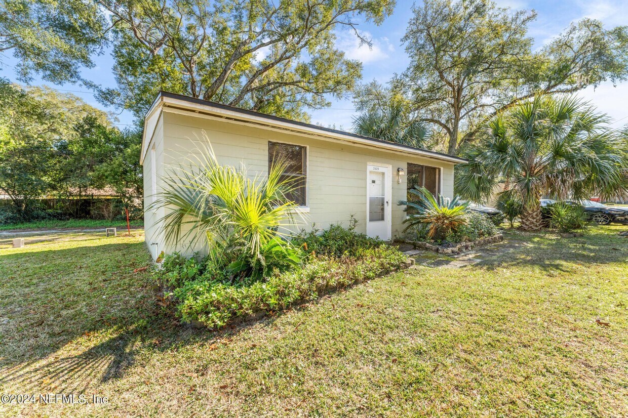 Primary Photo - 2125 University Blvd S