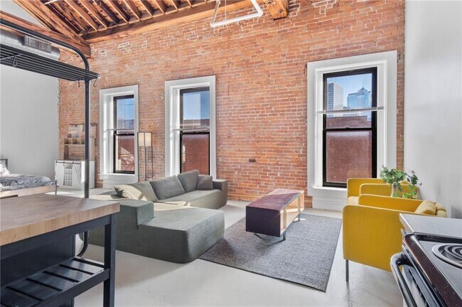 Foto del edificio - 113 W 5th St