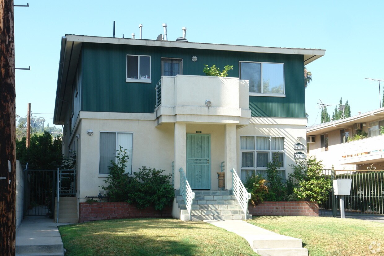 Primary Photo - 15110-15112 Dickens St