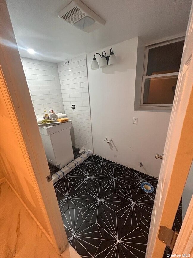 Foto del edificio - 729 E 93rd St
