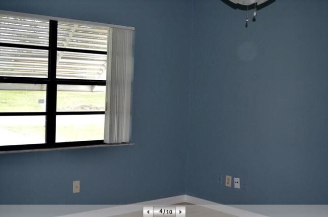 Foto del edificio - 715 SW Duval Ave