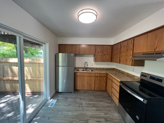 Foto del edificio - 192 S Church St