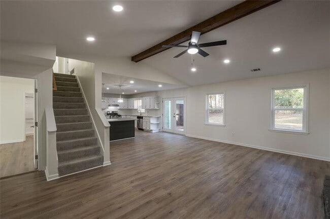 Foto del edificio - 5081 Hubert Dr