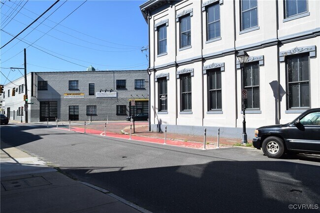Foto del edificio - 407 Brook Rd