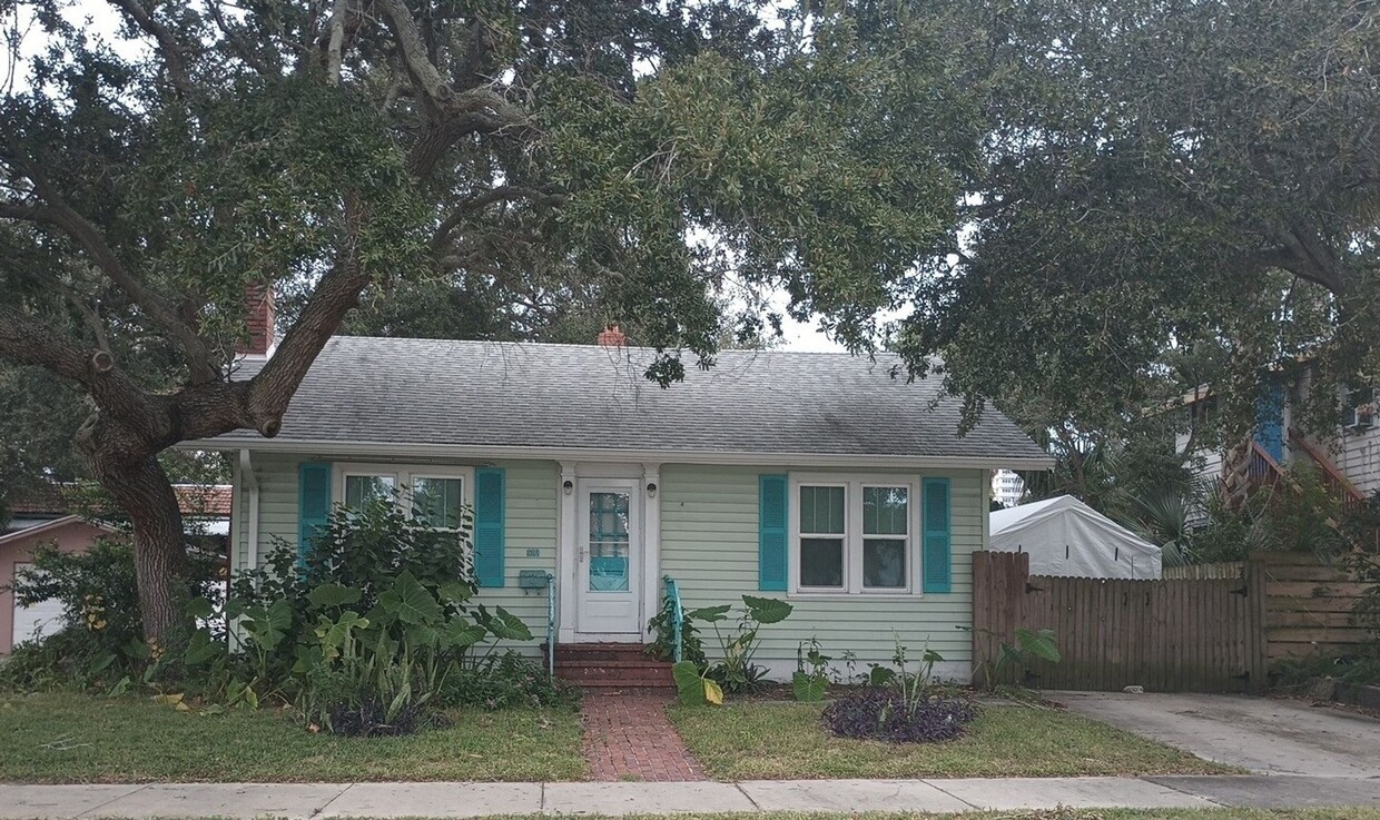 Primary Photo - Beachside bungalow, fully furnished