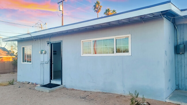 Building Photo - 5527 Baileya Ave